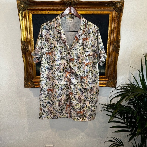 World Market Wild Cat and Leaf Print Tropical Button Up Sleep Shirt Size L - Picture 2 of 6